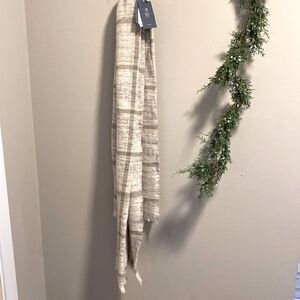 Universal Thread Scarf 